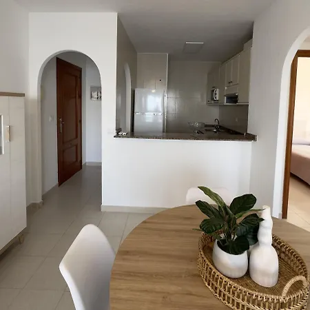 Hawaii V 16b - By Watermelon Apartment